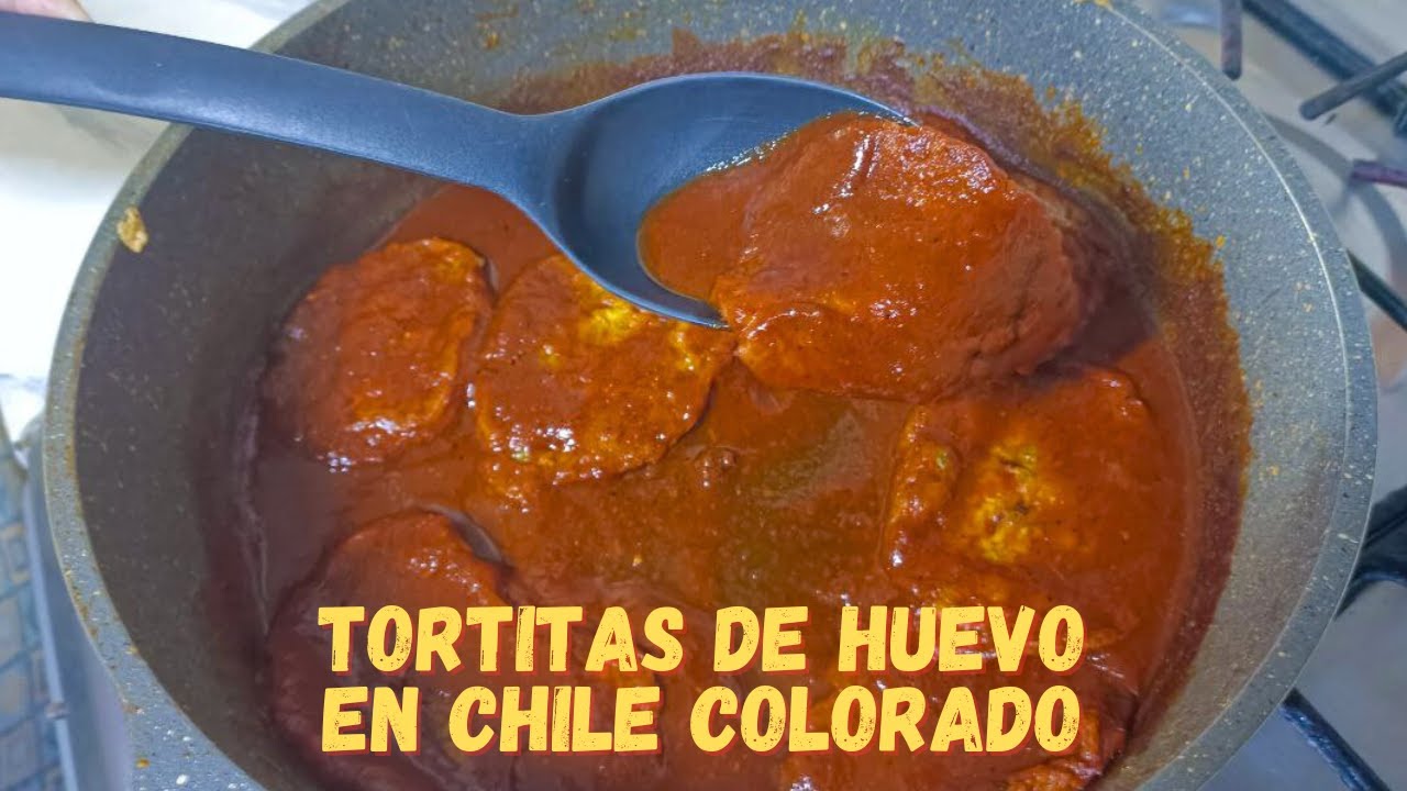 Cocinando unas TORTITAS de HUEVO en CHILE COLORADO, ¡sencillas y ...